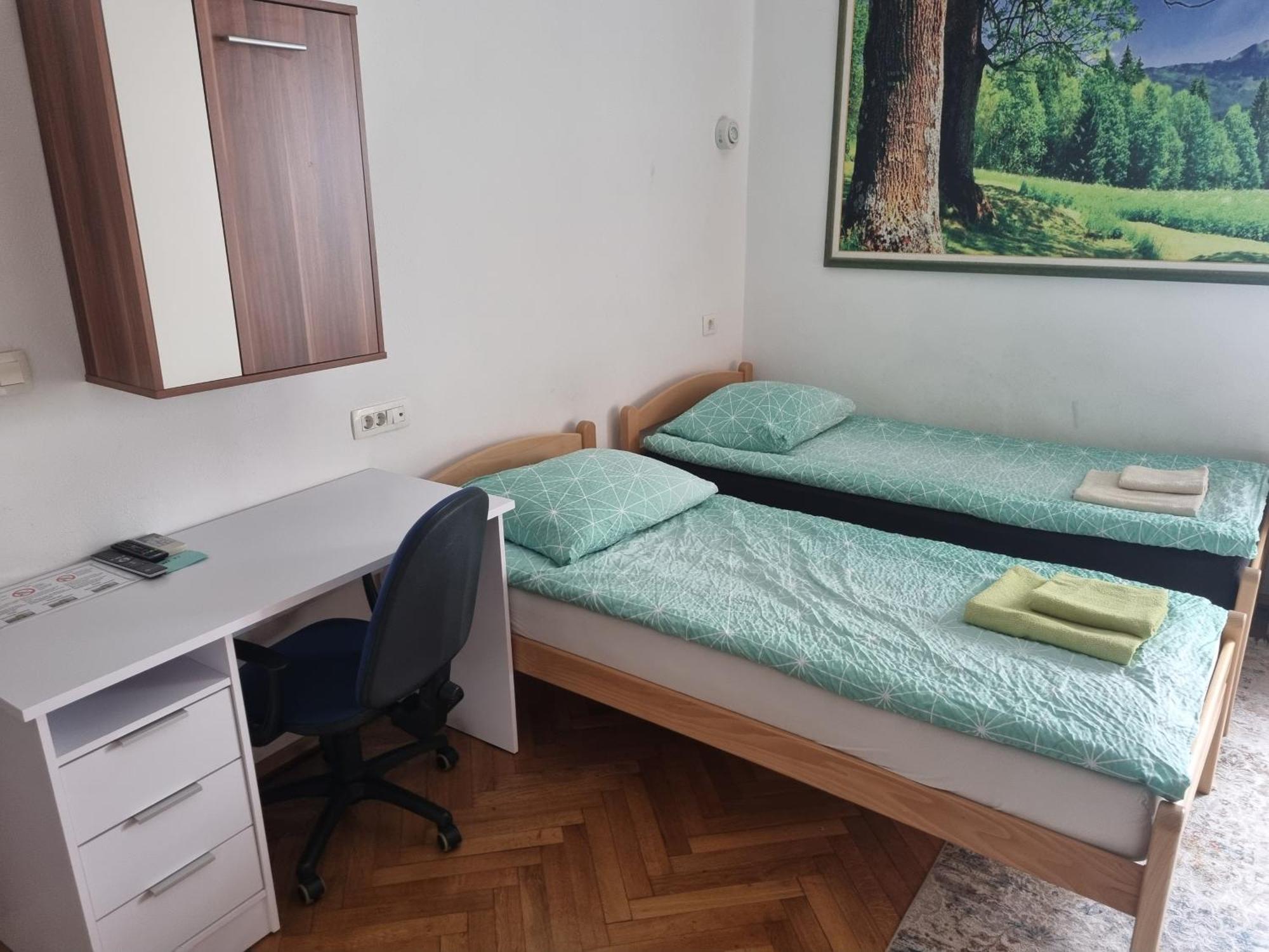 Apartments Fazarinc S Parkiriscem 첼레 외부 사진