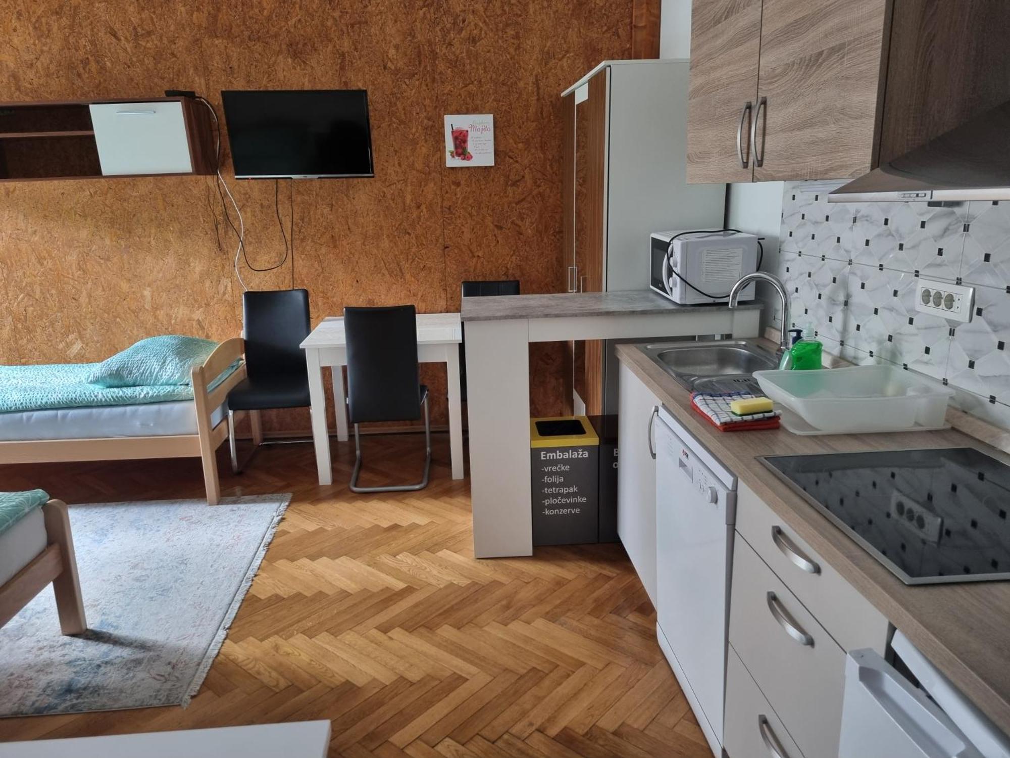 Apartments Fazarinc S Parkiriscem 첼레 외부 사진